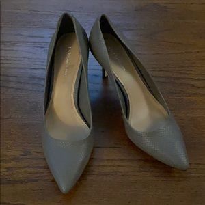 NWOT BCBGeneration Gray Snakeskin Pointed Heels